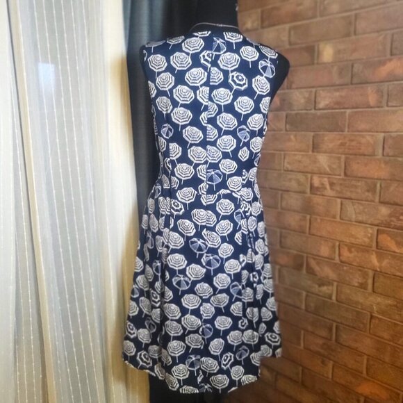 Maison Jules Navy Sleeveless Wrap Bodice w/Umbrella Design "Fit to Flare" - Sz M - Picture 4 of 10